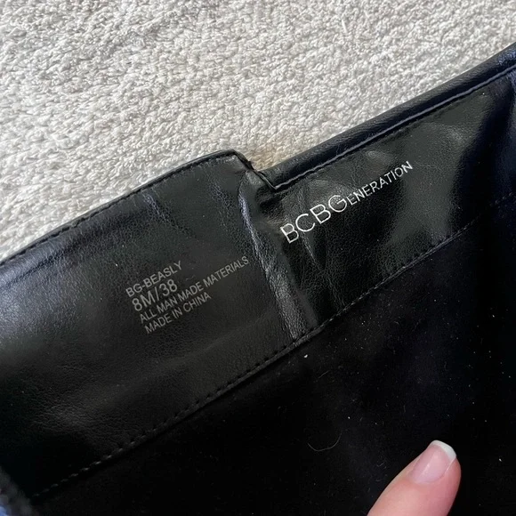 BCBG Beasly Quilted Faux Leather Boots 8M Mobwife - Picture 7 of 8